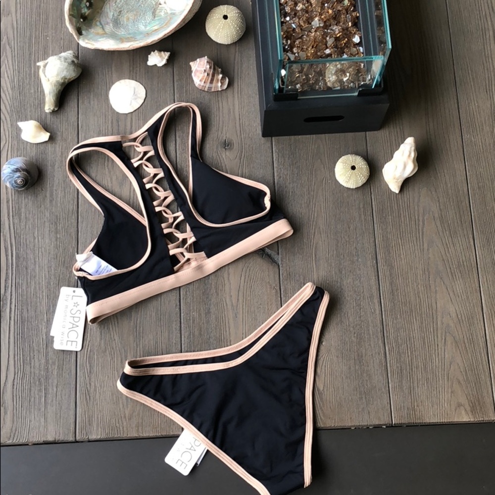 L space bikini - Picture 5 of 7